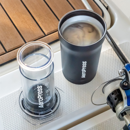 AeroPress Go Plus - Zaparzacz do kawy z kubkiem termicznym czarny - obrazek 3