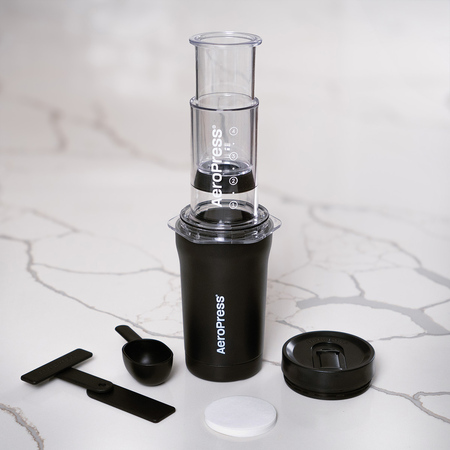 AeroPress Go Plus - Zaparzacz do kawy z kubkiem termicznym czarny - obrazek 5