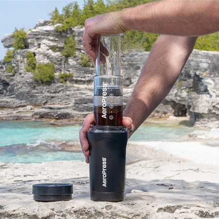 AeroPress Go Plus - Zaparzacz do kawy z kubkiem termicznym czarny - obrazek 4