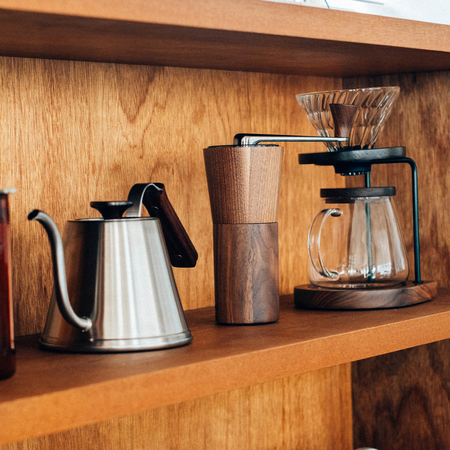 Hario - Drip Kettle Walnut - czajnik 600ml - obrazek 2